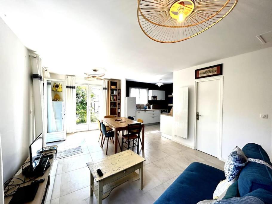 Harmonie - Agreable Maison Situee Dans Un Ecrin De Verdure 라 트럼블라드 외부 사진